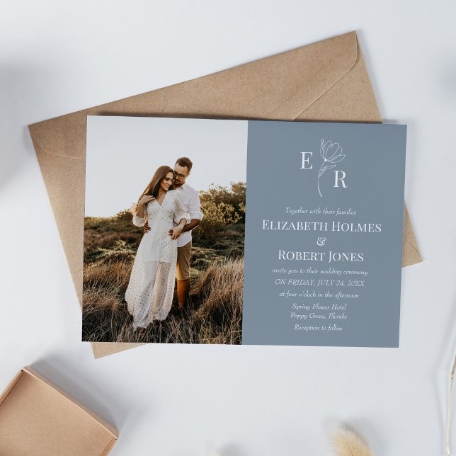 Dusty Blue Floral Monogram Custom Foto Wedding Einladung (Dusty Blue Floral Monogram Custom Photo Wedding Invitation on white table with neutral decoration.)