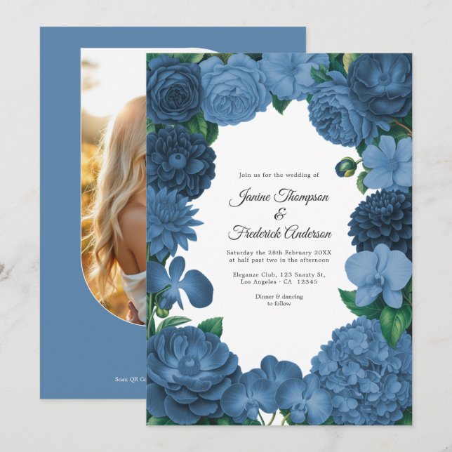 Dusty Blue Floral Photo and QR Code Wedding Einladung (Vorne/Hinten)