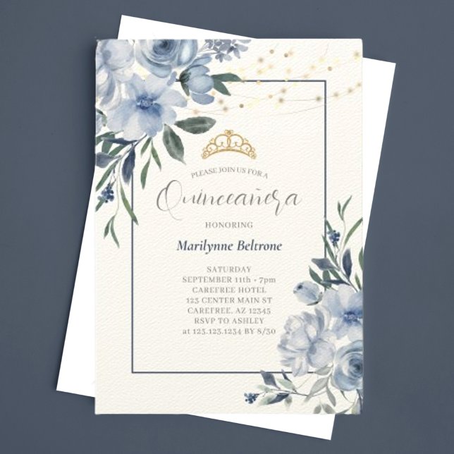 Dusty Blue Floral Quinceañera Einladung (Von Creator hochgeladen)