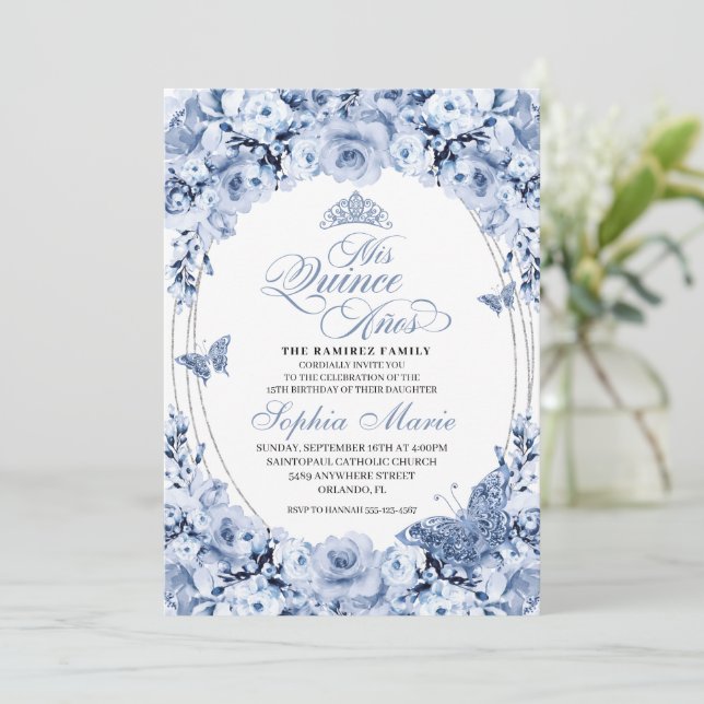 Dusty Blue Floral Quinceanera Invitation Anniversa (Debout devant)