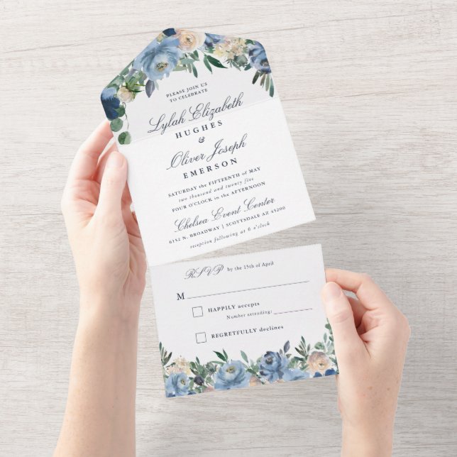 Dusty Blue Floral Wedding alle in einer Einladung (Abreißen)