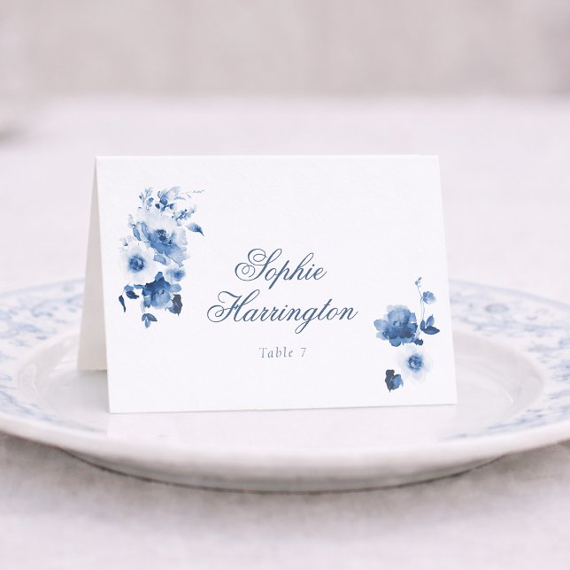 Dusty Blue Floral Wedding Place Card Tischnummer (Von Creator hochgeladen)