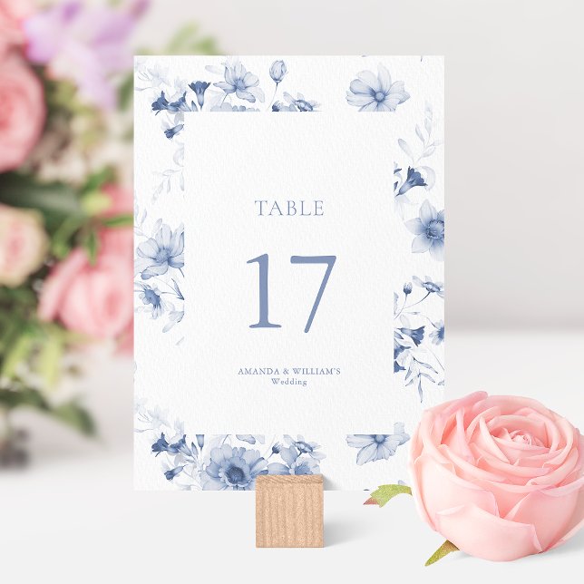 Dusty Blue Floral Wedding Tischnummer Card (Von Creator hochgeladen)