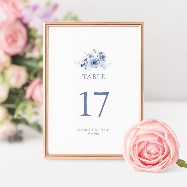 Dusty Blue Floral Wedding Tischnummer Card (Von Creator hochgeladen)