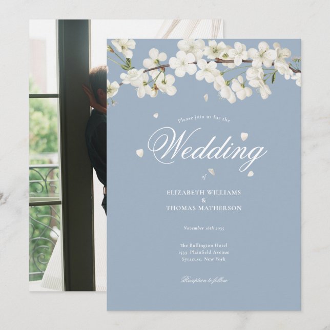 Dusty Blue Floral Wedding White Blossom Foto Einladung (Vorne/Hinten)