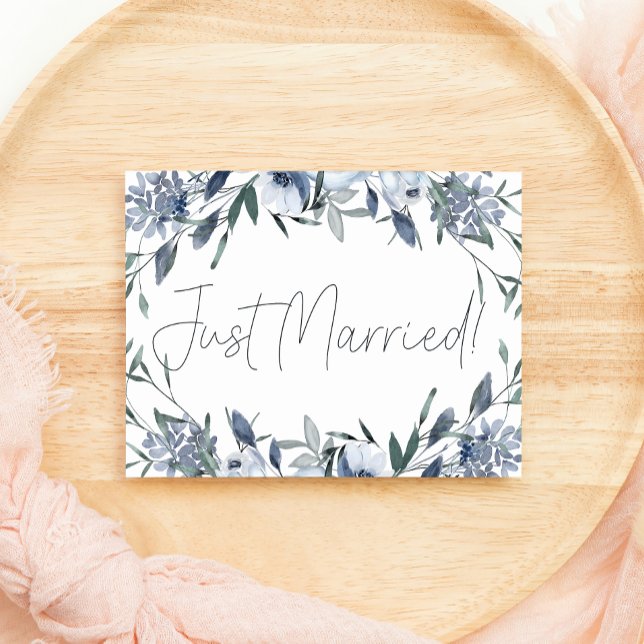 Dusty Blue Flowers Wedding Just Married (Von Creator hochgeladen)