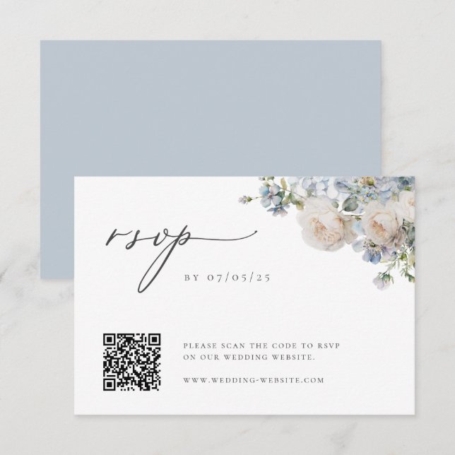 Dusty Blue Garden Floral Wedding QR Code RSVP Karte (Vorne/Hinten)