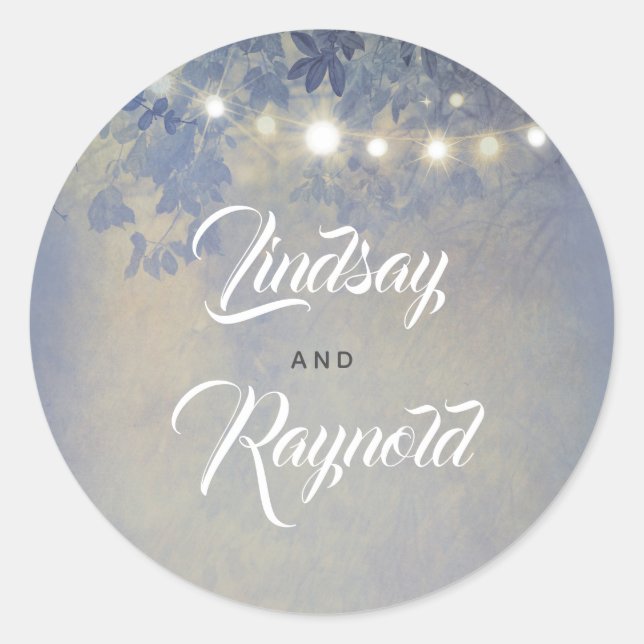 Dusty Blue Garden String Lights Dreamy Wedding Runder Aufkleber (Vorderseite)