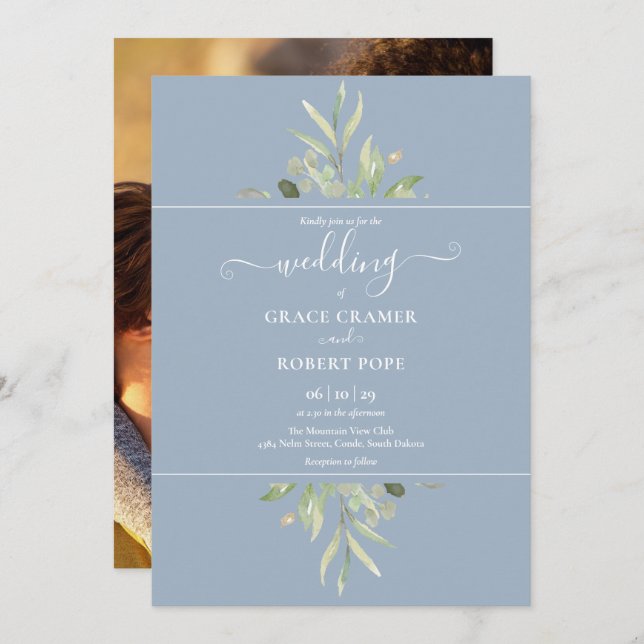 Dusty Blue Greenery Foto Gold Script Wedding Einladung (Vorne/Hinten)