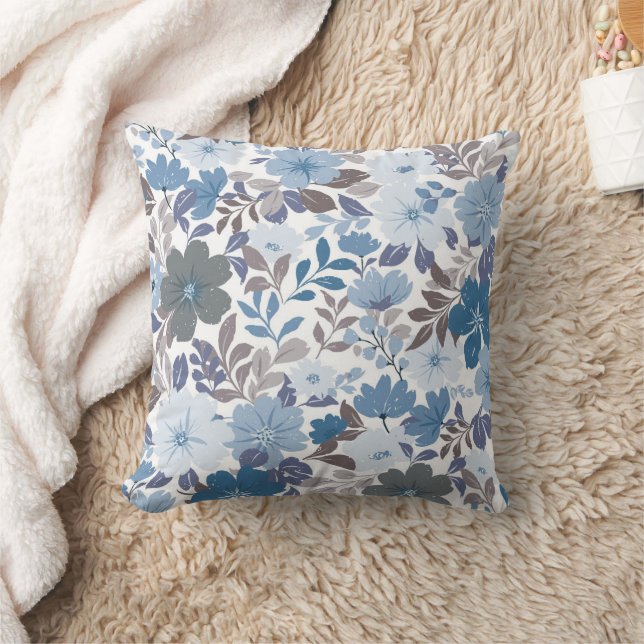 Dusty Blue & Grey Winter Sky Floral Garden Kissen (Decke)