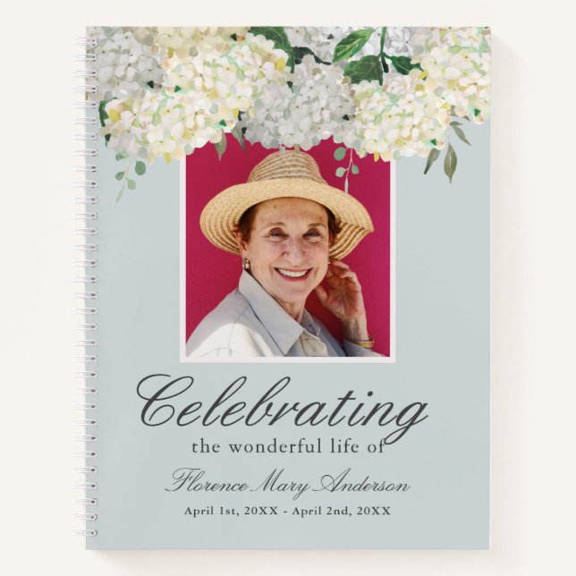 Dusty Blue Hydrangea Memorial Funeral Gästebuch Notizbuch (Vorderseite)