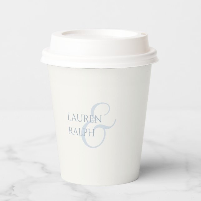 Dusty Blue & Ivory Couple Monogram Pappbecher (Vorderseite)
