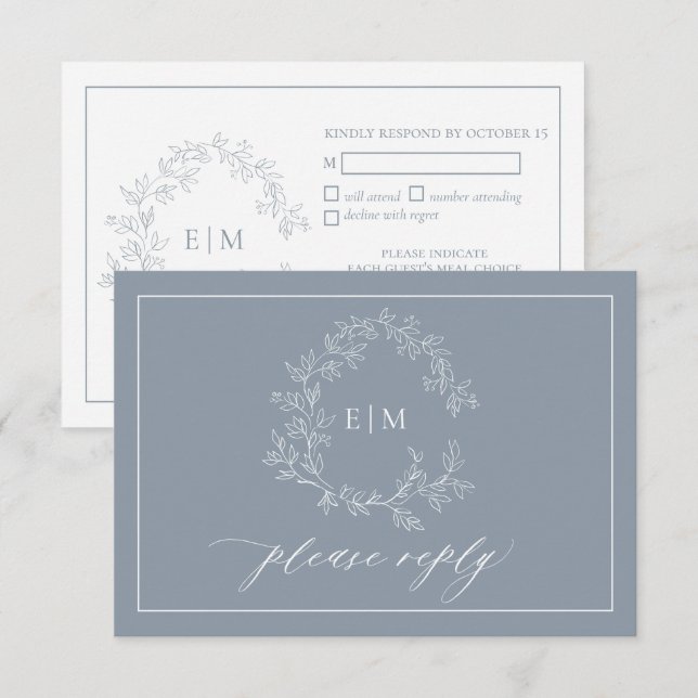 Dusty Blue Leafy Wappen Monogram Wedding RSVP Card (Vorne/Hinten)