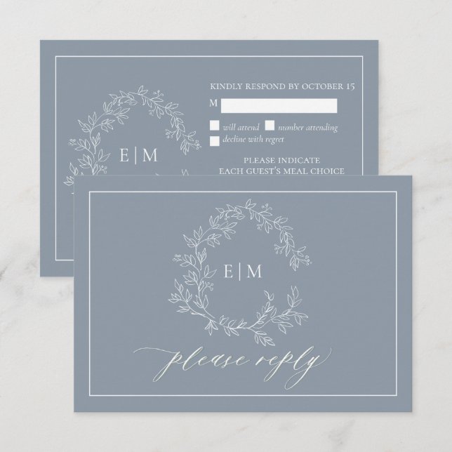 Dusty Blue Leafy Wappen Monogram Wedding RSVP Card (Vorne/Hinten)