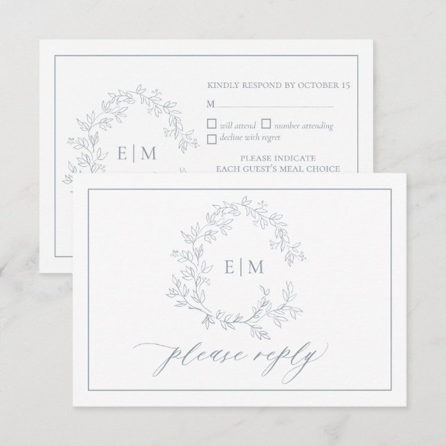 Dusty Blue Leafy Wappen Monogram Wedding RSVP Card Karte (Vorne/Hinten)