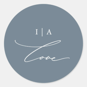 Dusty Blue Liebe Calligraphy with Monogram Wedding Runder Aufkleber
