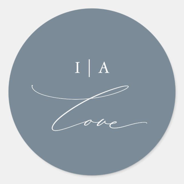 Dusty Blue Liebe Calligraphy with Monogram Wedding Runder Aufkleber (Vorderseite)