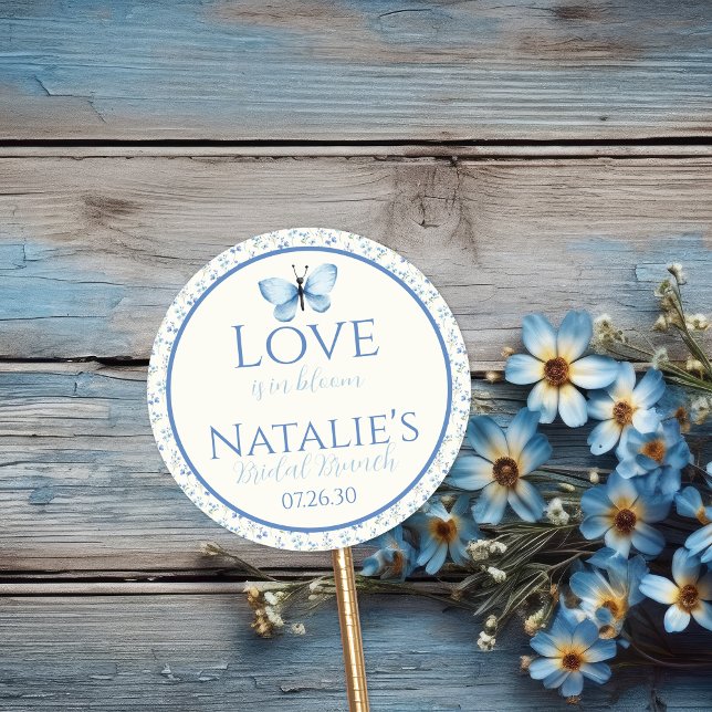 Dusty Blue Love Is In Bloom Floral Bridal Shower Runder Aufkleber (Von Creator hochgeladen)