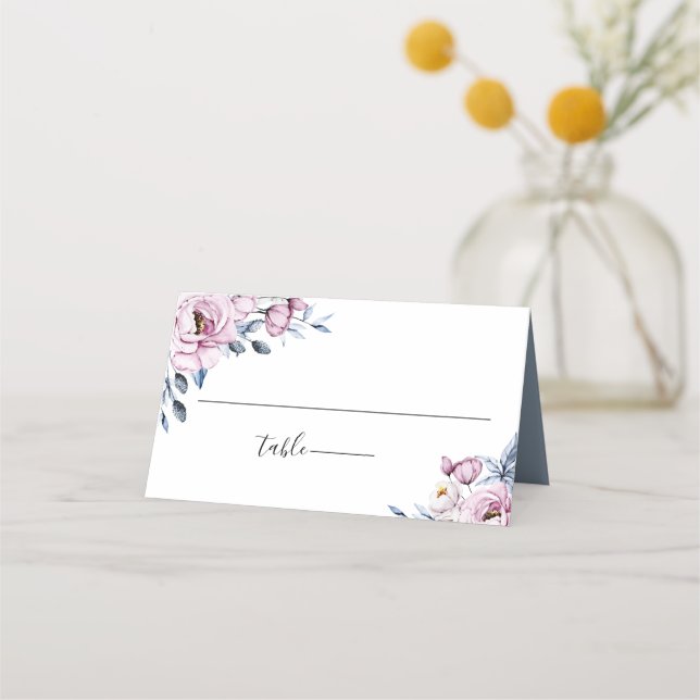 Dusty Blue Mauve Botanical Floral Wedding Platzkarte (Vorderseite)
