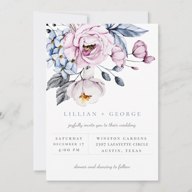 Dusty Blue Mauve Floral Bouquet Einladung zur Hoch (Vorderseite)
