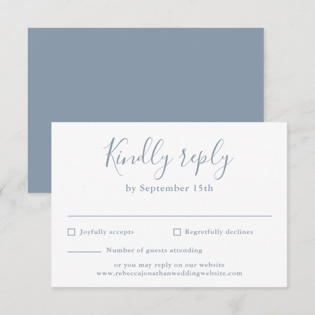 Dusty Blue Minimal Script Wedding RSVP Card Karte (Vorne/Hinten)