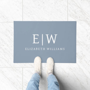 Dusty Blue Minimalistisch Modern Monogram Elegant Fußmatte