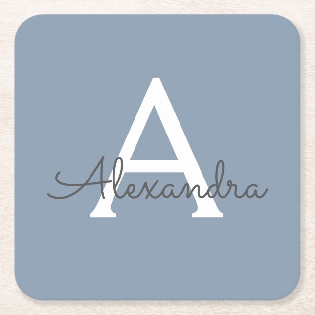 Dusty Blue Minimalistisch Modern Monogram Elegant Rechteckiger Pappuntersetzer (Vorderseite)