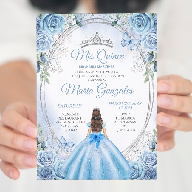 Dusty Blue Mis Quince Silver Floral Quinceañera Einladung (Von Creator hochgeladen)