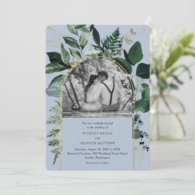 Dusty blue Modern Botanical Greenery Foto Hochzeit Einladung (Stehend Vorderseite)