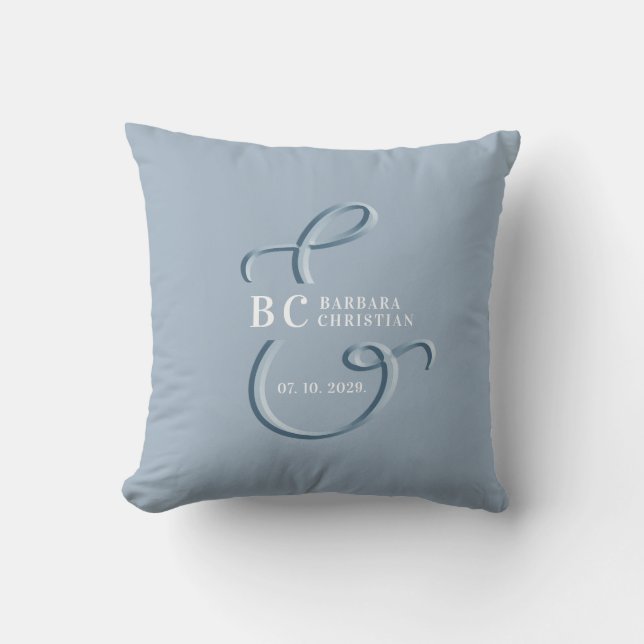 Dusty Blue Monogram Wedding Kissen (Vorderseite)