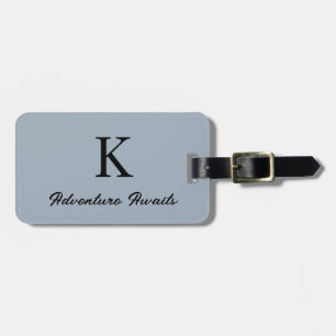Dusty Blue Monogrammabenteuer wartet auf Geschenk  Gepäckanhänger