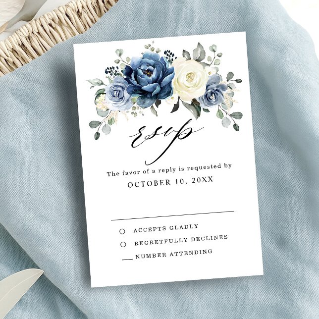 Dusty Blue Navy Champagne Elfenbeinblume Hochzeit RSVP Karte (Dusty Blue Navy Champagne Ivory Floral Wedding RSVP Card)