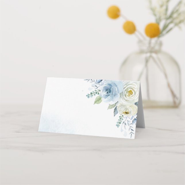 Dusty Blue Rose Floral Wedding Platzkarte (Vorderseite)