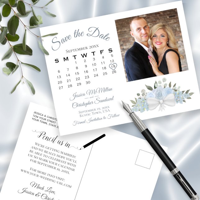 Dusty Blue Rose Foto & Kalender Save the Date Ankündigungspostkarte (Von Creator hochgeladen)
