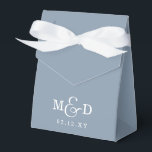 Dusty Blue Rustic Boho Moderne Monogram Wedding Geschenkschachtel<br><div class="desc">Dusty Blue Rustic Boho Moderne Monogram Gastgeschenk Hochzeit Box</div>