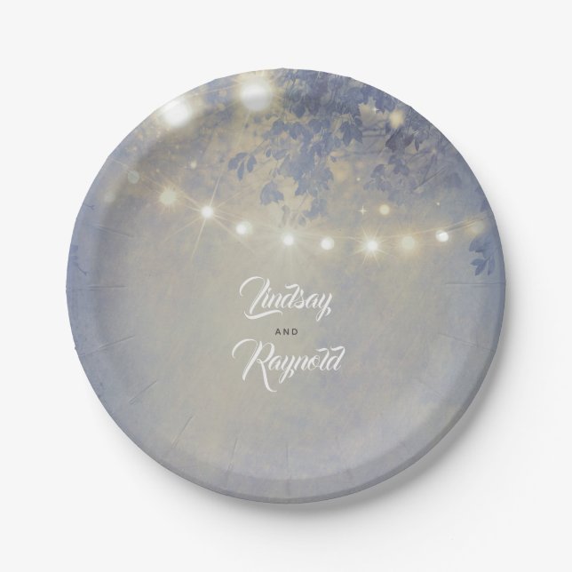 Dusty Blue Rustic String Lights Wedding Pappteller (Vorderseite)