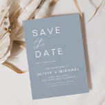 Dusty Blue Save the Date Elegantes Minimalistische<br><div class="desc">Hochzeit Elegant Speichern Sie die Datumskarten. Die Save the Date-Karten enthalten eine moderne,  handgeschriebene,  kursive Schriftzeichen-Typografie,  die elegant,  einfach und modern nach einem einfachen Hochzeitstag-Fest zu verwenden sind.</div>