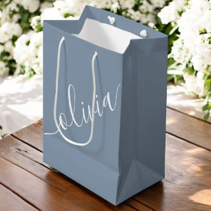 Dusty Blue Script Minimalistisch Monogram Elegant Mittlere Geschenktüte