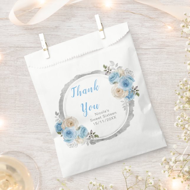 Dusty Blue Silver Elegant Flowers Sweet Sixteen Geschenktütchen (Ausgeschnitten)