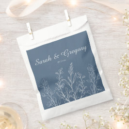 Dusty Blue Simple Boho Floral Geschenktütchen