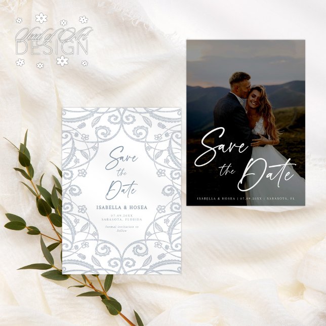 Dusty Blue Soft Silver Floral Lace Wedding Foto Save The Date (Von Creator hochgeladen)