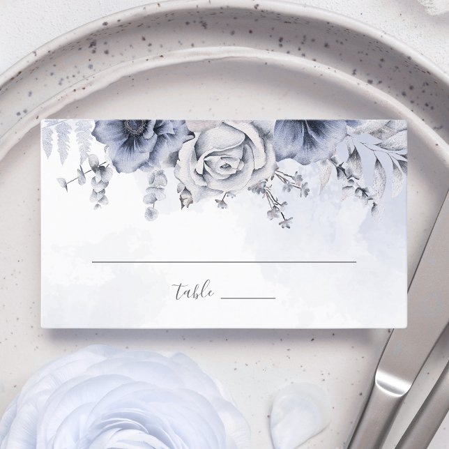 Dusty Blue und Navy Floral Elegante Hochzeit Platzkarte (Von Creator hochgeladen)