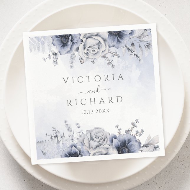 Dusty Blue und Navy Floral Elegante Hochzeit Serviette (Von Creator hochgeladen)
