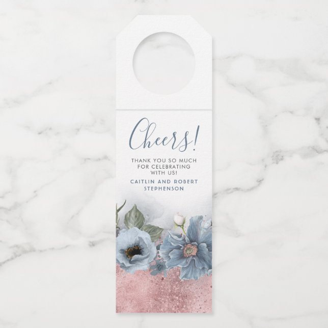 Dusty Blue und Rose Gold Glitzer Moderne Hochzeit Flaschenanhänger (Vorderseite)