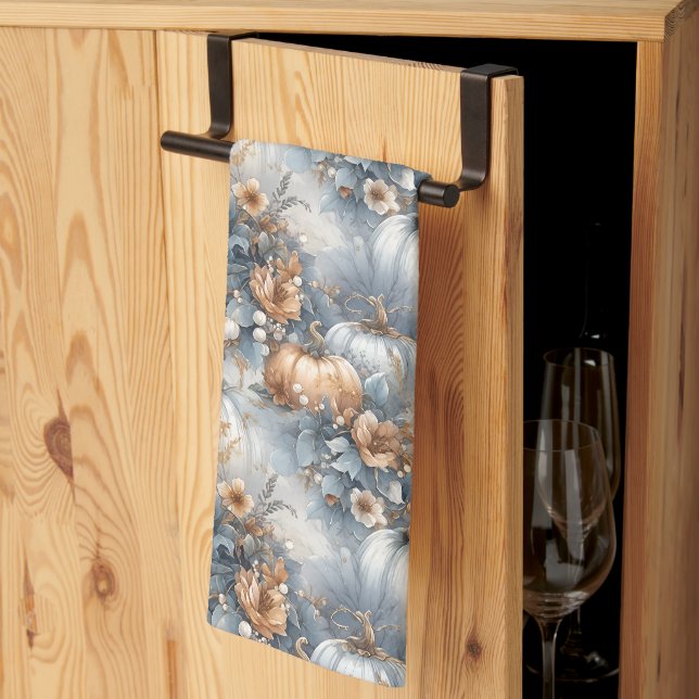 Dusty Blue und Rustic Orange Autumn Pumpkin Design Geschirrtuch (Drittel gefaltet)