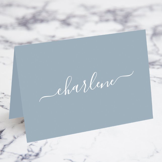 Dusty Blue und White Eleganname Platzkarten Tischnummer (Dusty Blue and White Elegant Signature Script Name Fold Your Own Place Cards)