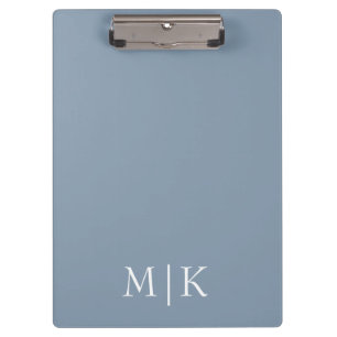 Dusty Blue und White   Modernes Monogramm Klemmbrett