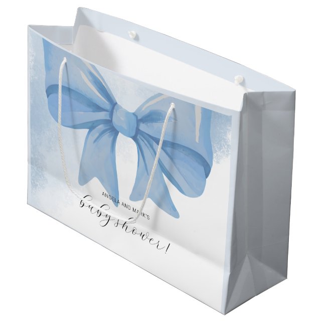 Dusty Blue Watercolor Bow Baby Dusche Große Geschenktüte (Vorderseite Schrägansicht)