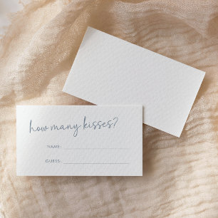 Dusty Blue & White Minimal Wie viele Kisses Game Begleitkarte