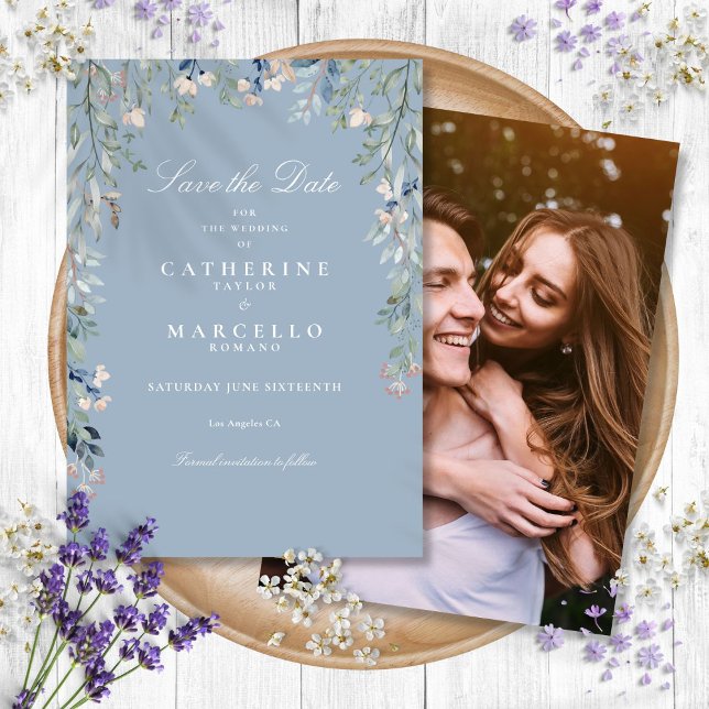 Dusty Blue Wildblumen Blumenhochzeit Foto Save The Date (Dusty Blue Wildflowers Floral Photo Wedding Save The Date)